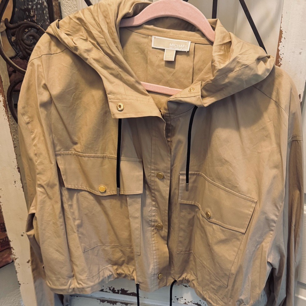 MICHAEL KORS LIGHTWEIGHT CROPPED JACKET
